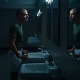 Miles Heizer en el 1x07 de 'Boots'