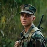 Miles Heizer en 1x08 titulado 'La prueba de fuego' de 'Reclutas'