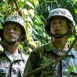 Kieron Moore y Liam Oh en 'La prueba de fuego' de 'Boots'