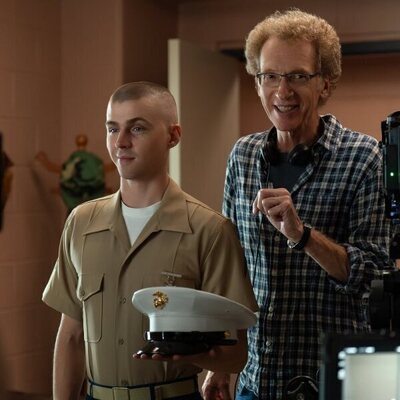 Miles Heizer en el 1x08 de 'Reclutas'