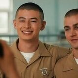 Miles Heizer y Liam Oh en 'La prueba de fuego' de 'Reclutas'