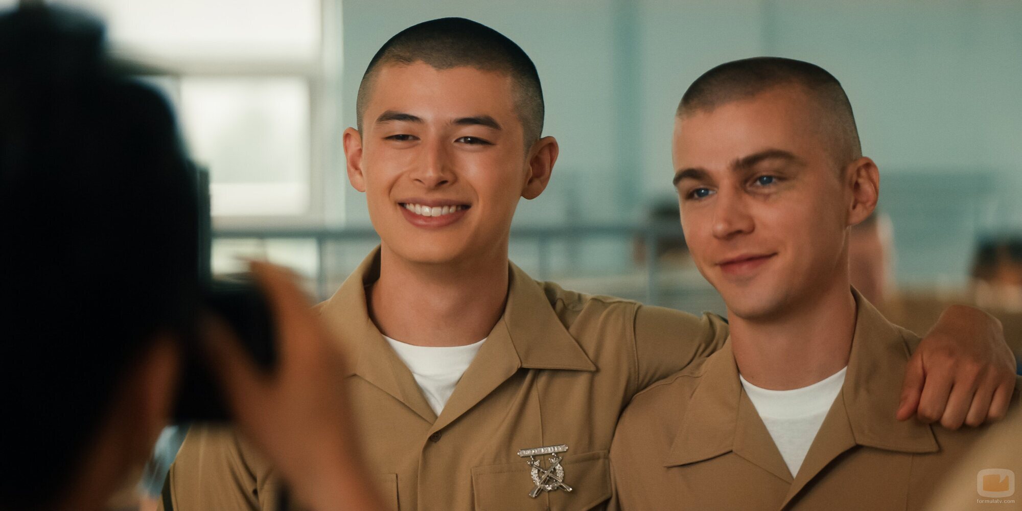 Miles Heizer y Liam Oh en 'La prueba de fuego' de 'Reclutas'