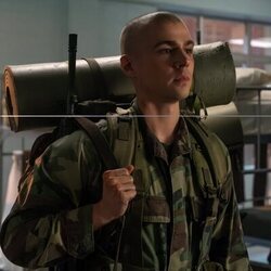 Miles Heizer en 'La prueba de fuego' de 'Boots'