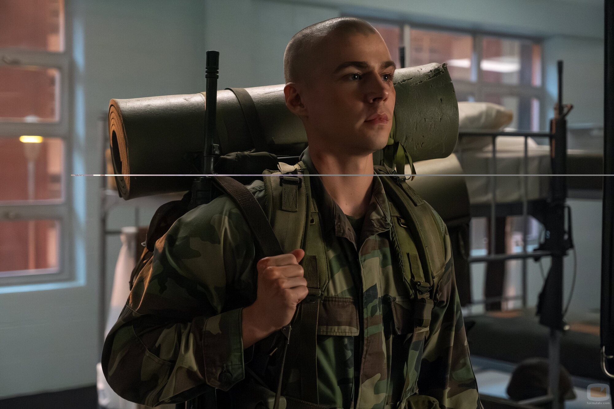 Miles Heizer en 'La prueba de fuego' de 'Boots'