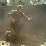 Foto de Miles Heizer en 1x08 'La prueba de fuego' de 'Reclutas'