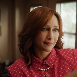 Foto de Vera Farmiga en el 1x08 de 'Boots'