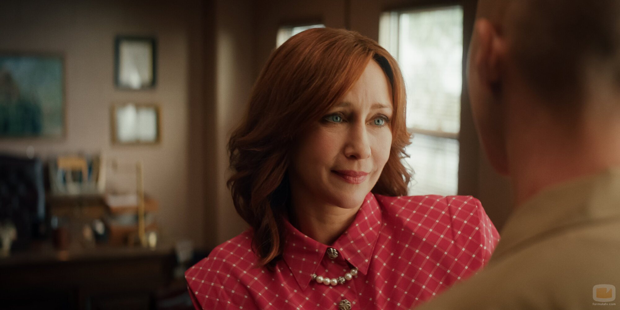 Foto de Vera Farmiga en el 1x08 de 'Boots'