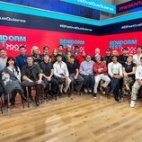 Los 18 participantes del Benidorm Fest 2026 junto al equipo de RTVE