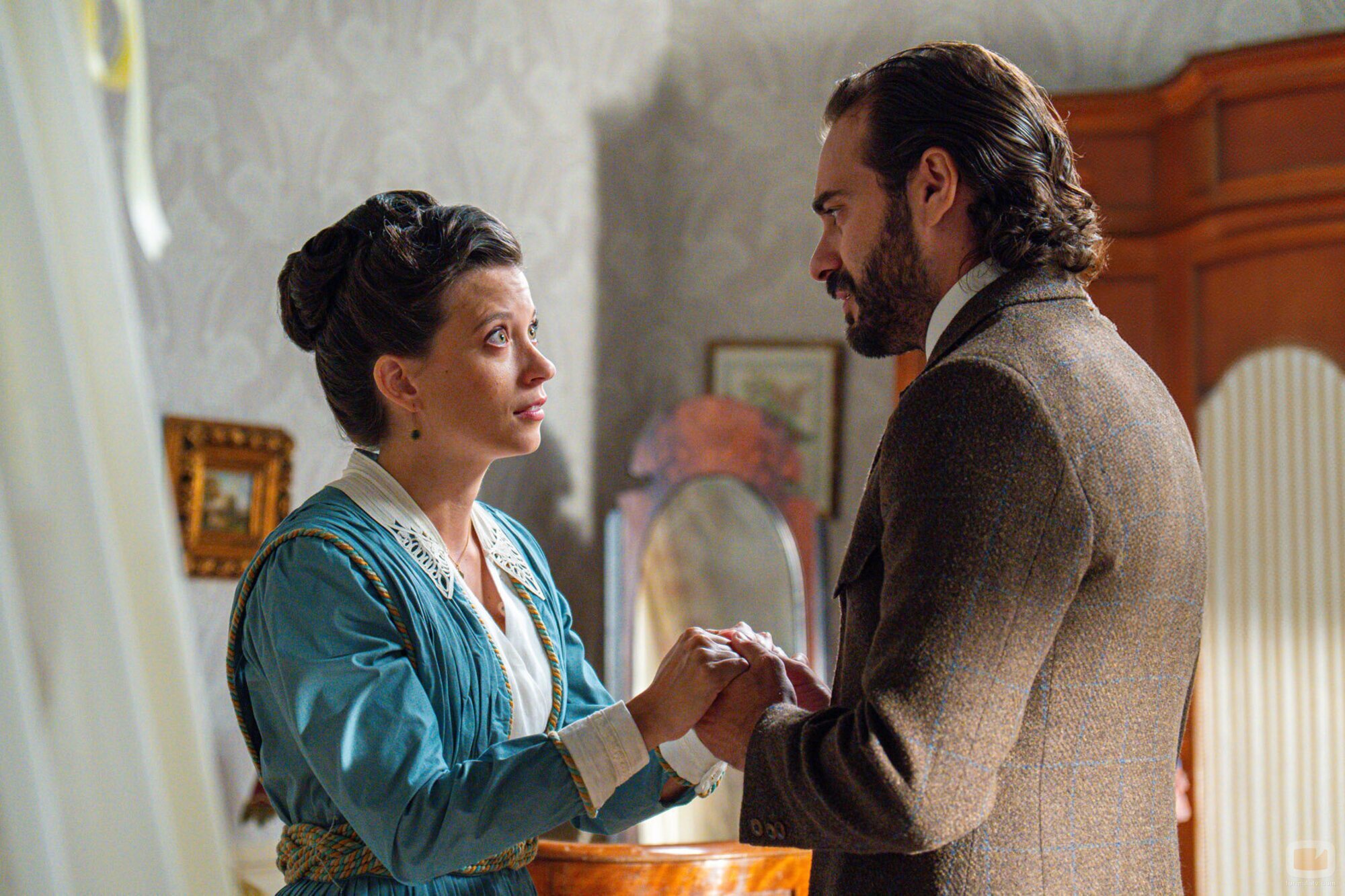 Amparo Piñero y Ibrahim Al Shami J. en el 4x206 de 'La promesa'