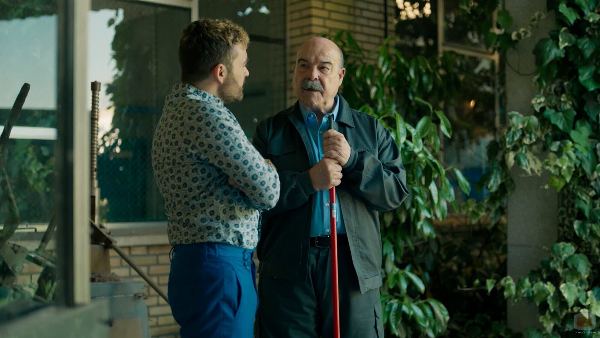 Antonio Resines y Adam Jezierski en 1x01 'Magret de pato con setas' de 'Sin gluten'