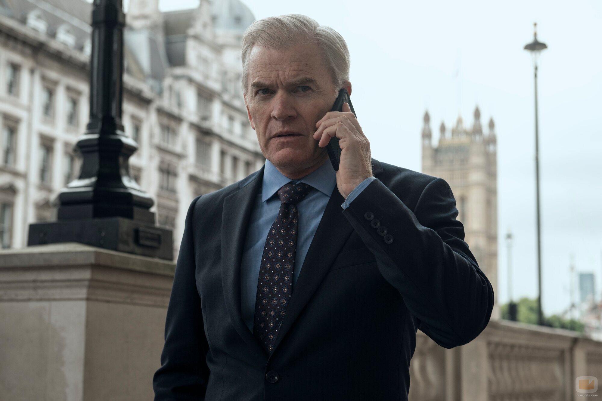 Richard Dillane en la temporada 3 y el capítulo 01 de 'La diplomática'