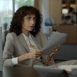 Rosaline Elbay en 'Cuando llama un extraño' de 'La diplomática'