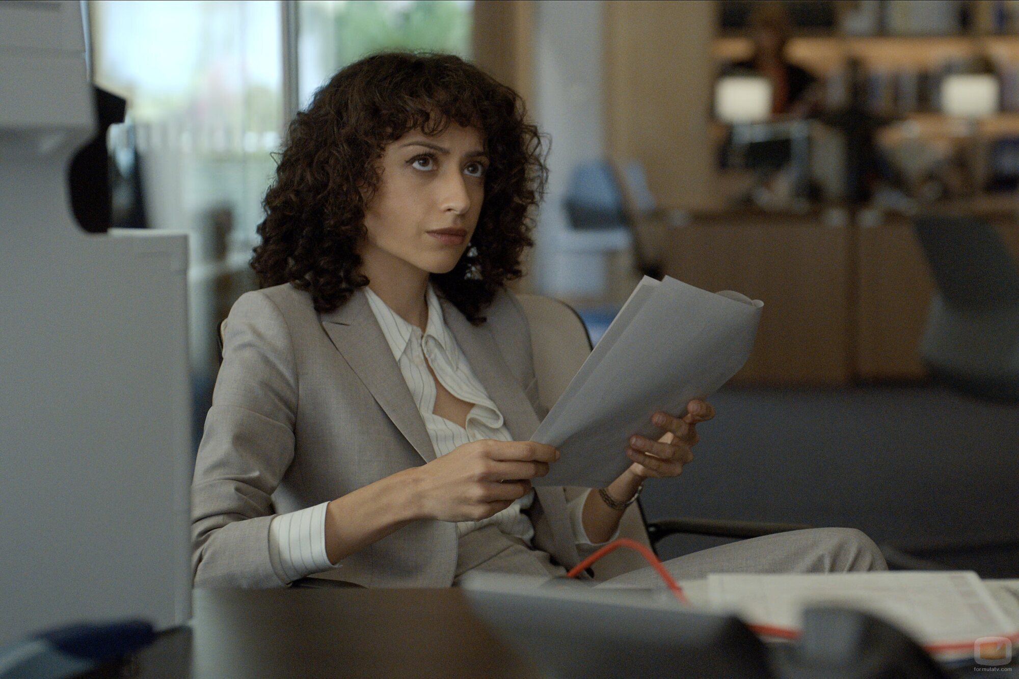 Rosaline Elbay en 'Cuando llama un extraño' de 'La diplomática'