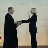 Allison Janney en 'Cuando llama un extraño' de 'La diplomática'