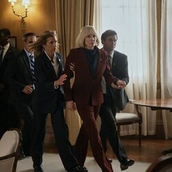 3x01 titulado 'Cuando llama un extraño' de 'La diplomática'