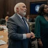 Miguel Sandoval y Nana Mensah en 'Cuando llama un extraño' de 'La diplomática'