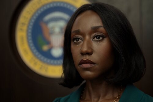Nana Mensah en 'Cuando llama un extraño' de 'The Diplomat'