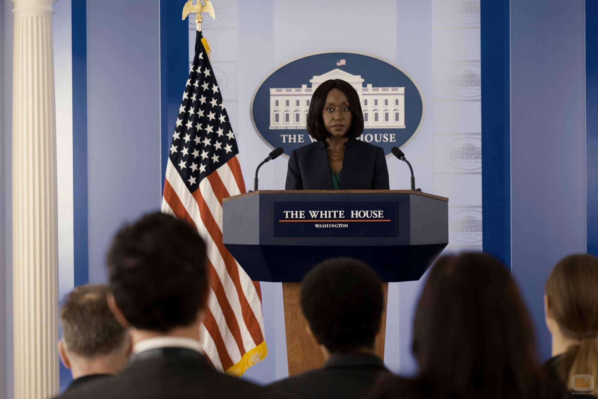 Nana Mensah en Capítulo 1 titulado 'Cuando llama un extraño' de 'La diplomática'