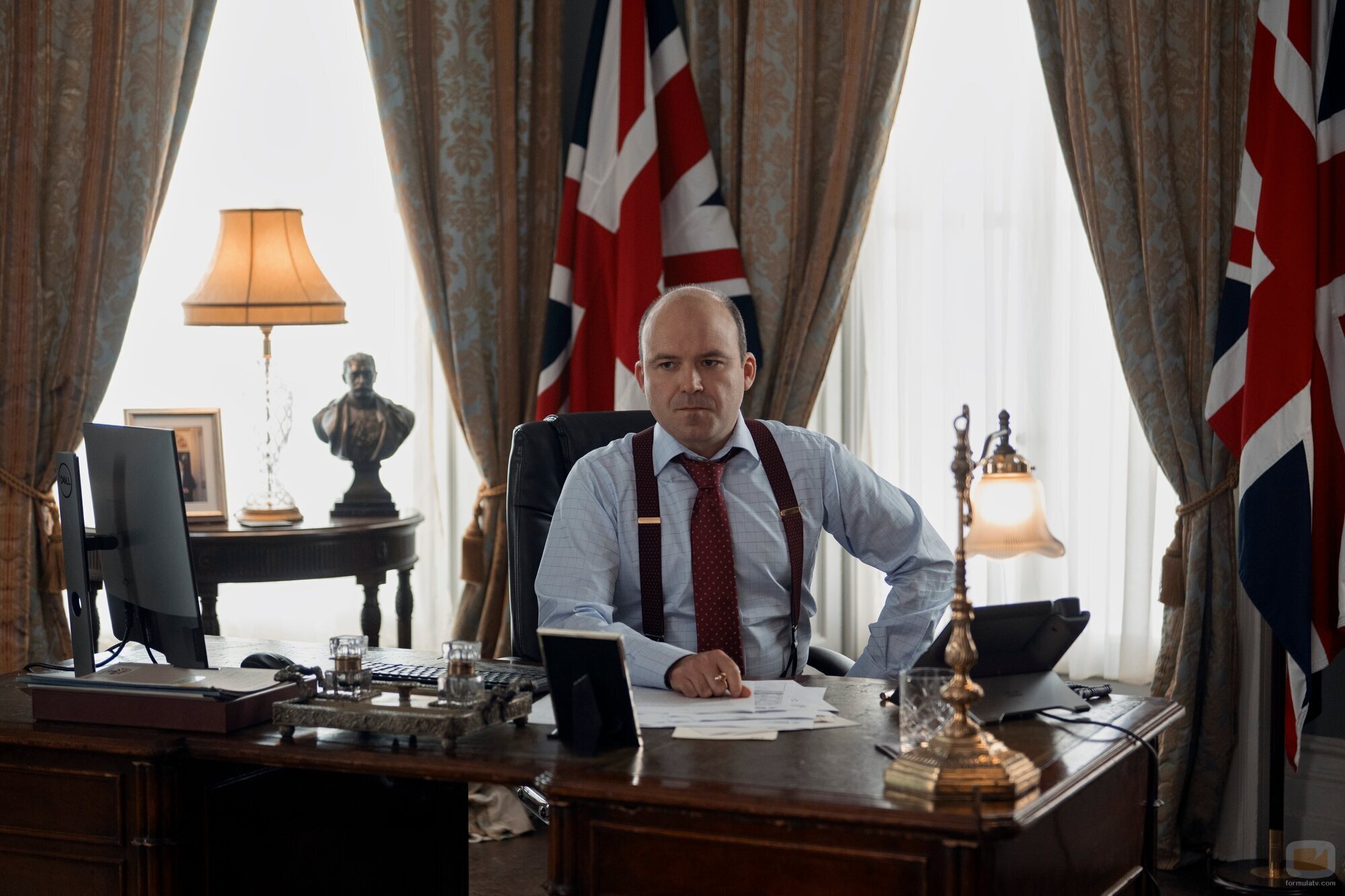 Rory Kinnear en 3x01 'Cuando llama un extraño' de 'La diplomática'