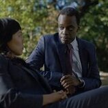 Ali Ahn y Ato Essandoh en 'El último baile en el Club de campo' de 'La diplomática'