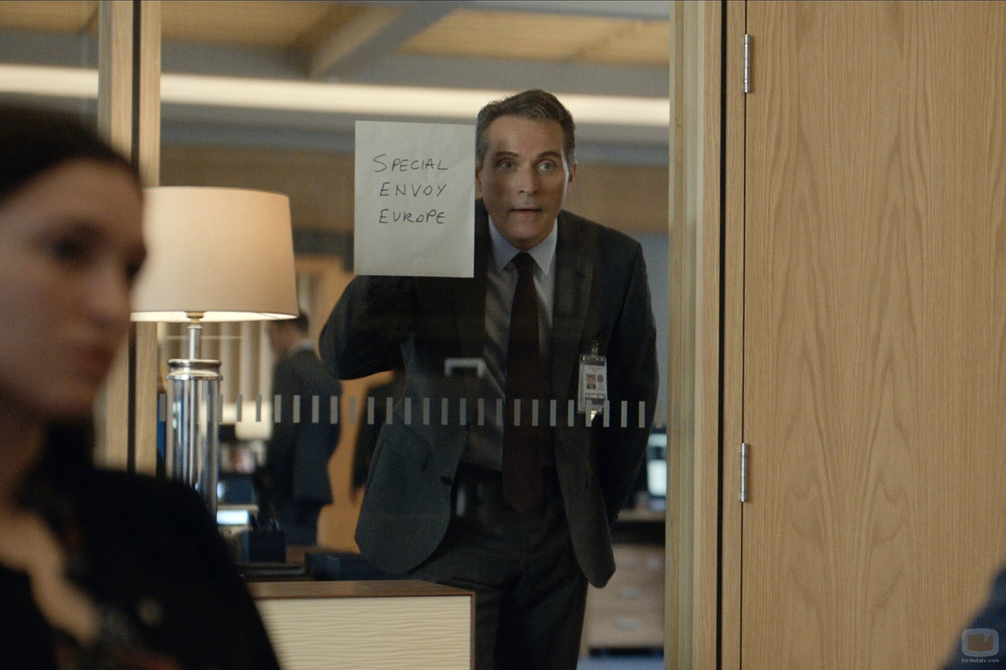 Rufus Sewell en 3x02 titulado 'El último baile en el Club de campo' de 'La diplomática'