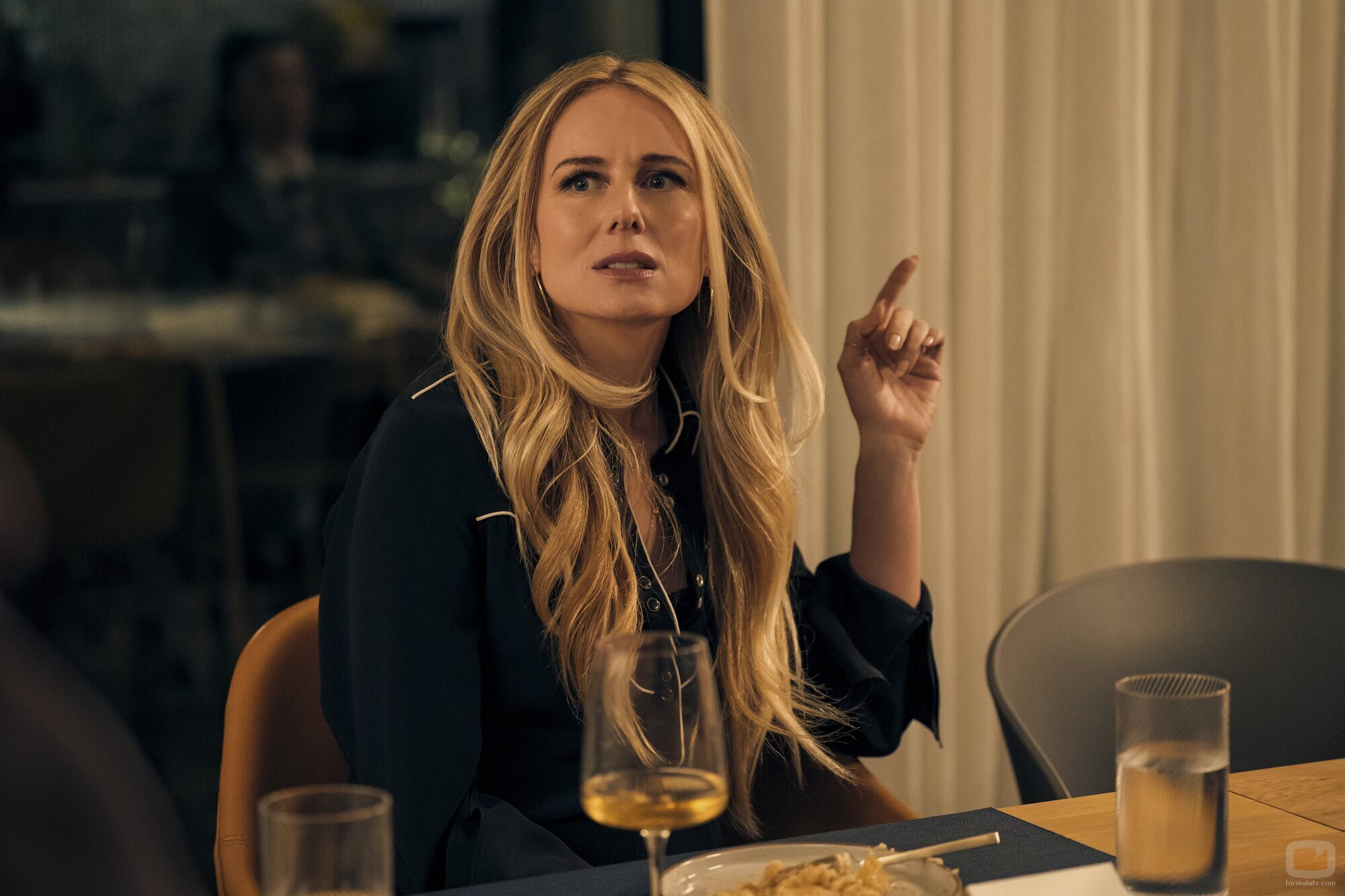 Justine Lupe en el 2x01 de 'Nadie quiere esto'