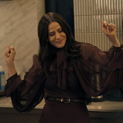 Jackie Tohn en Capítulo 1 titulado 'La primera cena' de 'Nadie quiere esto'