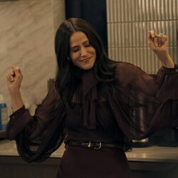 Jackie Tohn en Capítulo 1 titulado 'La primera cena' de 'Nadie quiere esto'