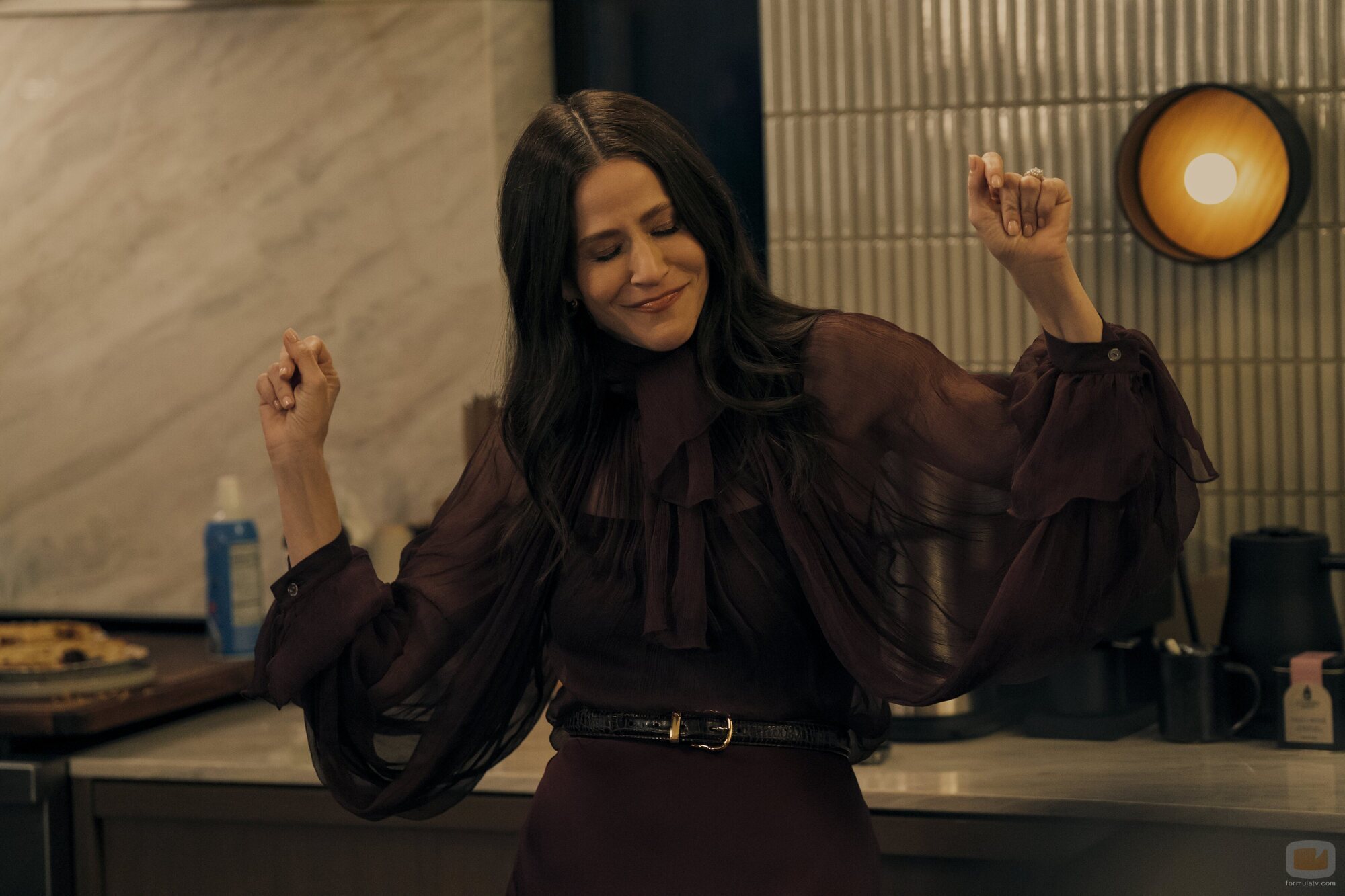 Jackie Tohn en Capítulo 1 titulado 'La primera cena' de 'Nadie quiere esto'