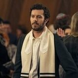 Adam Brody en 2x02 'Lo dejamos en el árbol' de 'Nadie quiere esto'