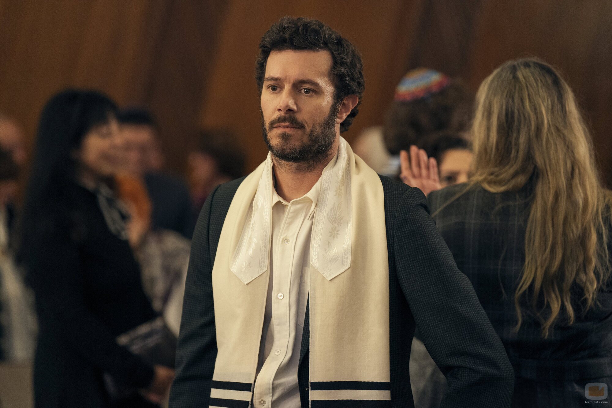 Adam Brody en 2x02 'Lo dejamos en el árbol' de 'Nadie quiere esto'