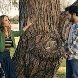 Adam Brody y Kristen Bell en el 2x02 de 'Nadie quiere esto'