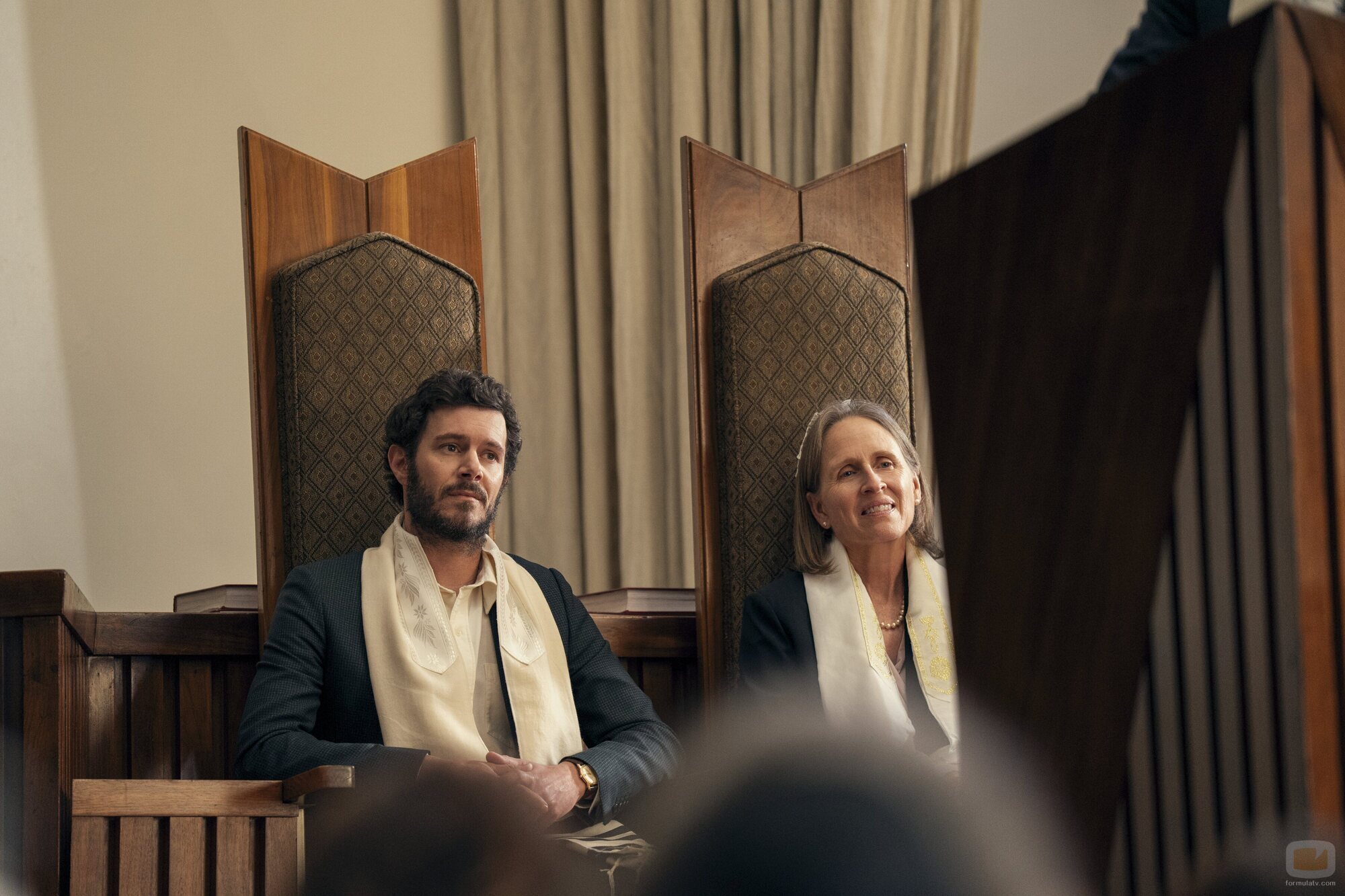 Adam Brody en el 2x02 de 'Nadie quiere esto'