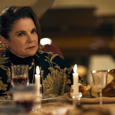Tovah Feldshuh en 2x03 titulado 'El psicólogo inmoral' de 'Nadie quiere esto'