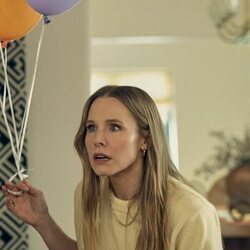 Kristen Bell en 2x03 titulado 'El psicólogo inmoral' de 'Nadie quiere esto'