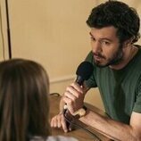 Adam Brody en 2x03 'El psicólogo inmoral' de 'Nadie quiere esto'