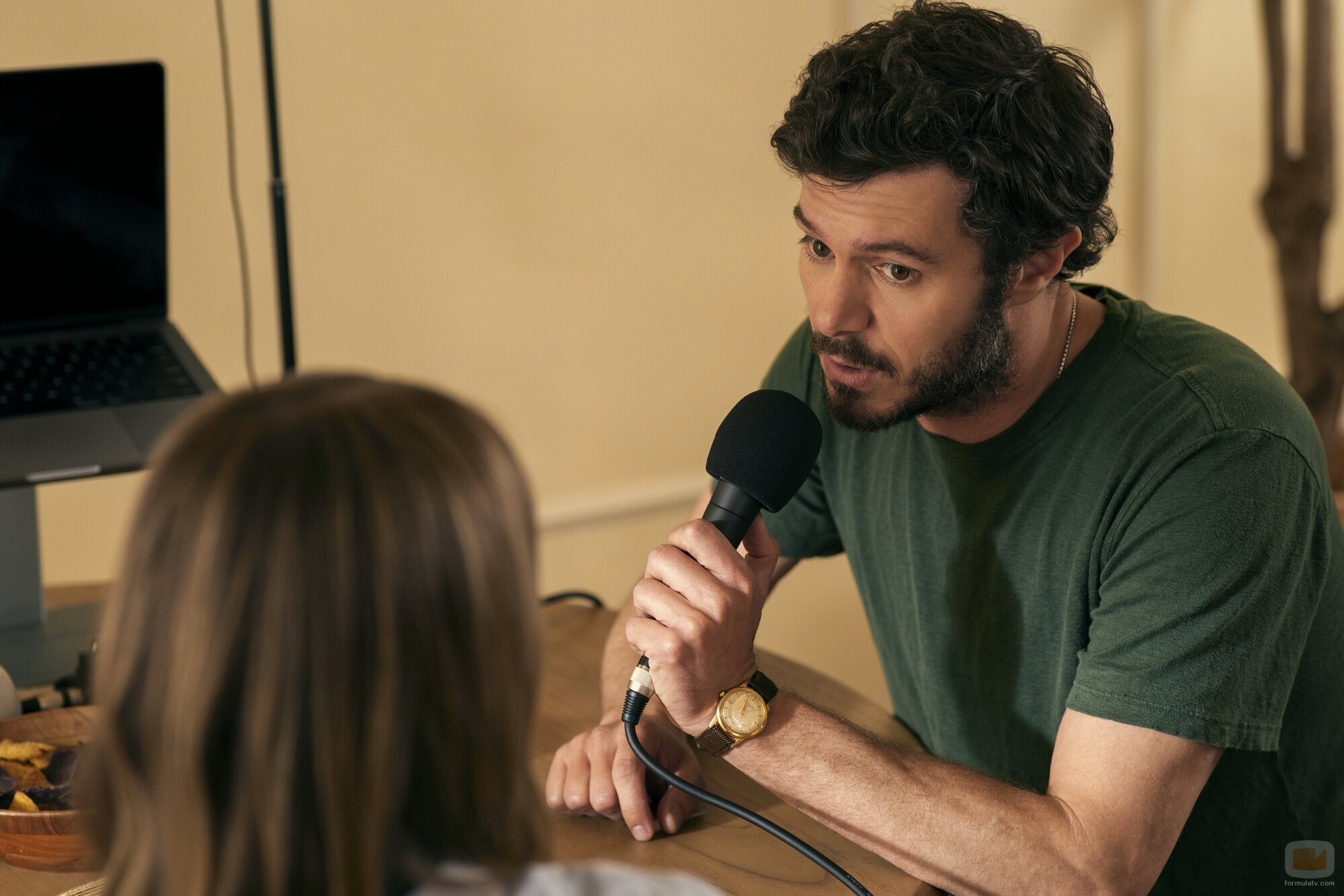Adam Brody en 2x03 'El psicólogo inmoral' de 'Nadie quiere esto'