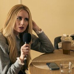 Justine Lupe en Capítulo 3 titulado 'El psicólogo inmoral' de 'Nadie quiere esto'