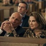 Tovah Feldshuh y Paul Ben-Victor en 2x03 titulado 'El psicólogo inmoral' de 'Nadie quiere esto'