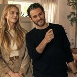 Justine Lupe y Arian Moayed en 2x03 titulado 'El psicólogo inmoral' de 'Nadie quiere esto'