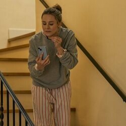 Kristen Bell en Capítulo 4 titulado 'San Valentín' de 'Nadie quiere esto'