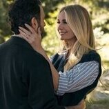 Justine Lupe y Arian Moayed en 'San Valentín' de 'Nadie quiere esto'