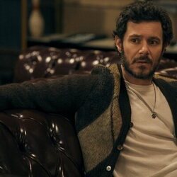 Adam Brody en 'Abby Granizados' de 'Nadie quiere esto'