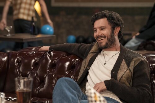 Adam Brody en el 2x05 de 'Nadie quiere esto'