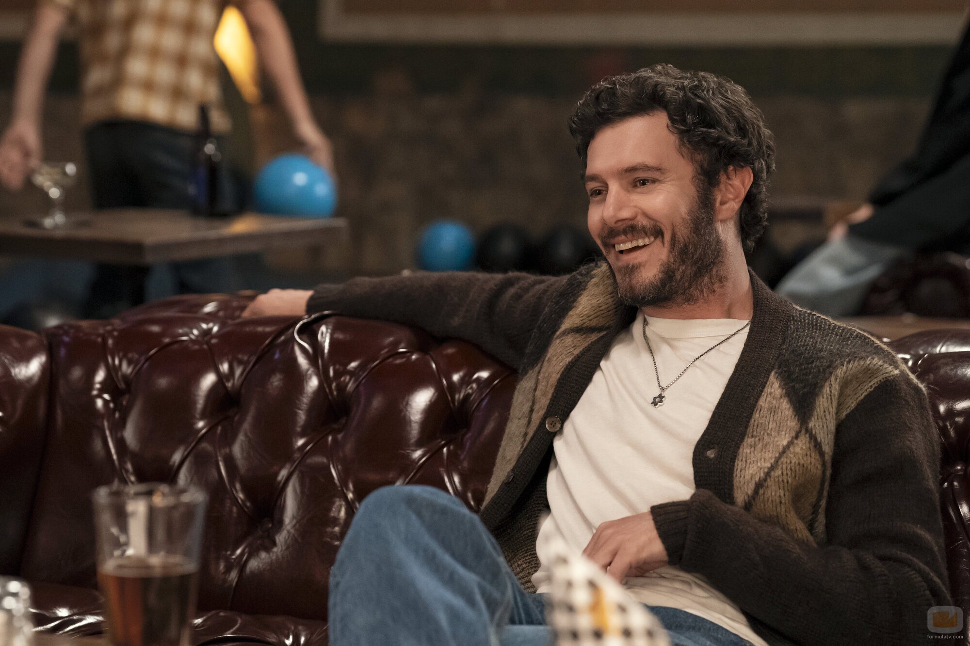 Adam Brody en el 2x05 de 'Nadie quiere esto'