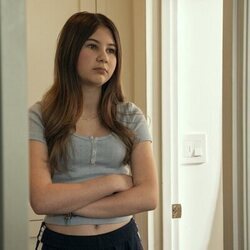 Shiloh Bearman en Capítulo 5 titulado 'Abby Granizados' de 'Nadie quiere esto'