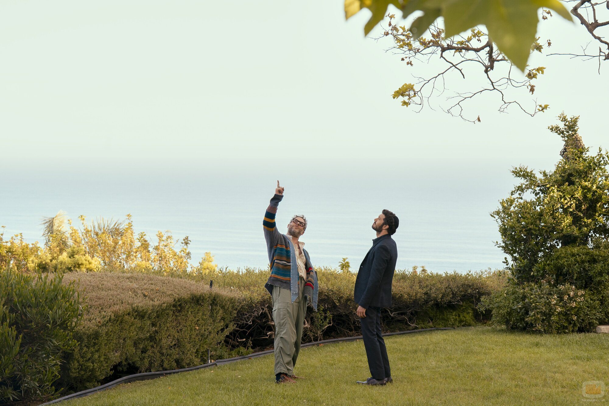 Seth Rogen y Adam Brody en 'Todo es posible' de 'Nadie quiere esto'