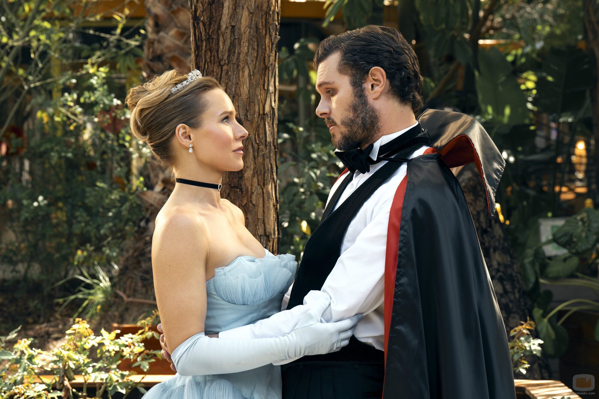 Kristen Bell y Adam Brody en el 2x06 de 'Nadie quiere esto'
