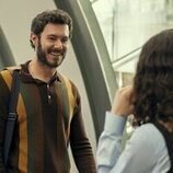 Adam Brody en el 2x07 de 'Nobody Wants This'