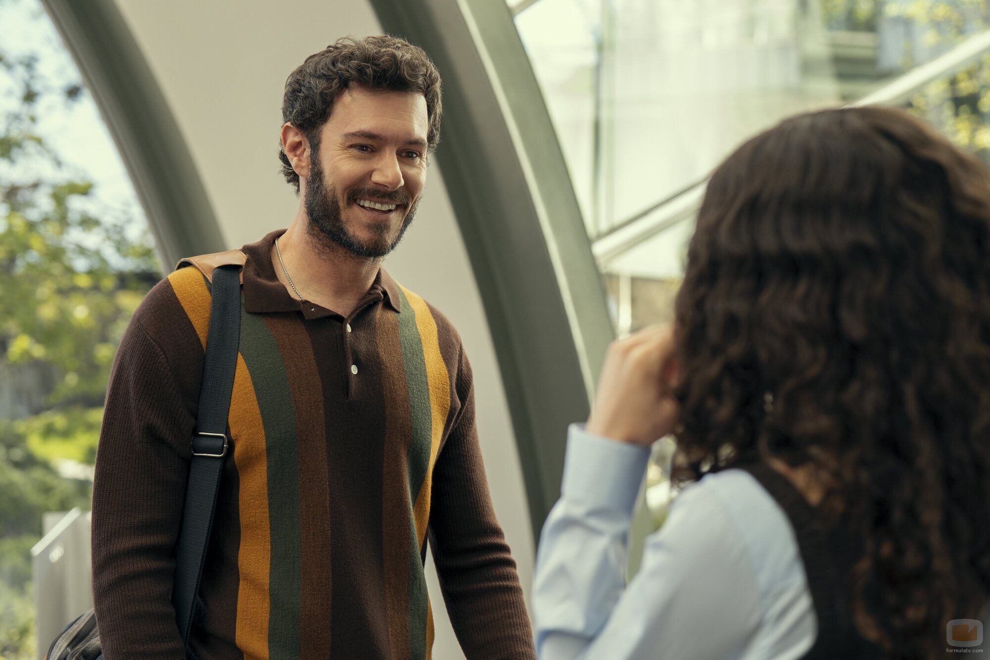Adam Brody en el 2x07 de 'Nobody Wants This'